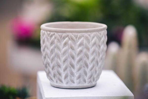 7" Sculpted Herringbone Rimmed Cache Pot