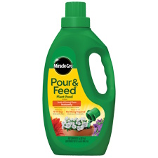 Miracle-Gro&reg; Pour N Feed 32oz Ready to Use