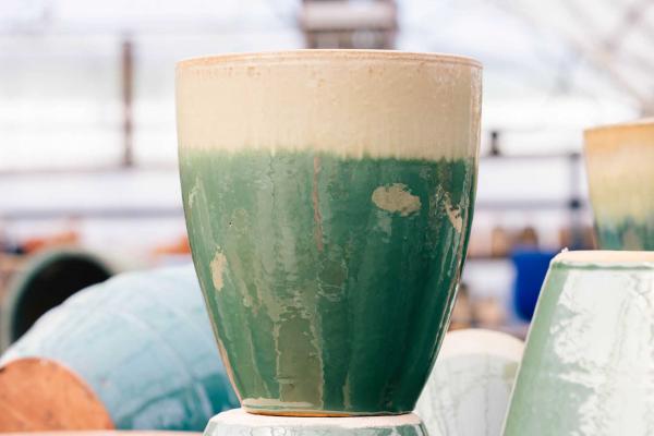 11" Cream/Green Egg Pot