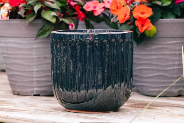7" Silver/Black Vertical Lined Round Pot