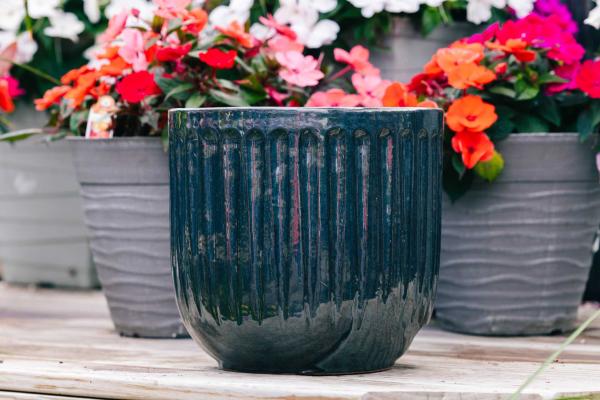 12" Silver/Black Vertical Lined Round Pot