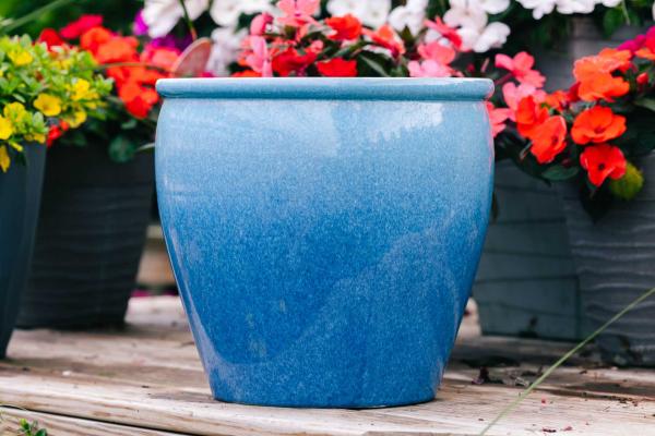 18" Blue Fade Pot with Lip