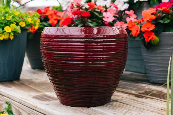 14" Dark Red Round Scratch Egg Pot