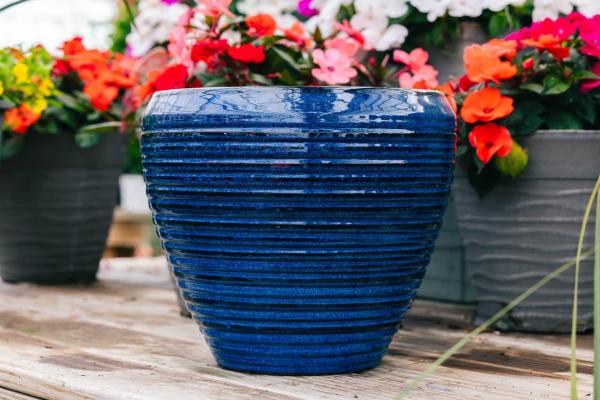 17" Blue Round Scratch Egg Pot
