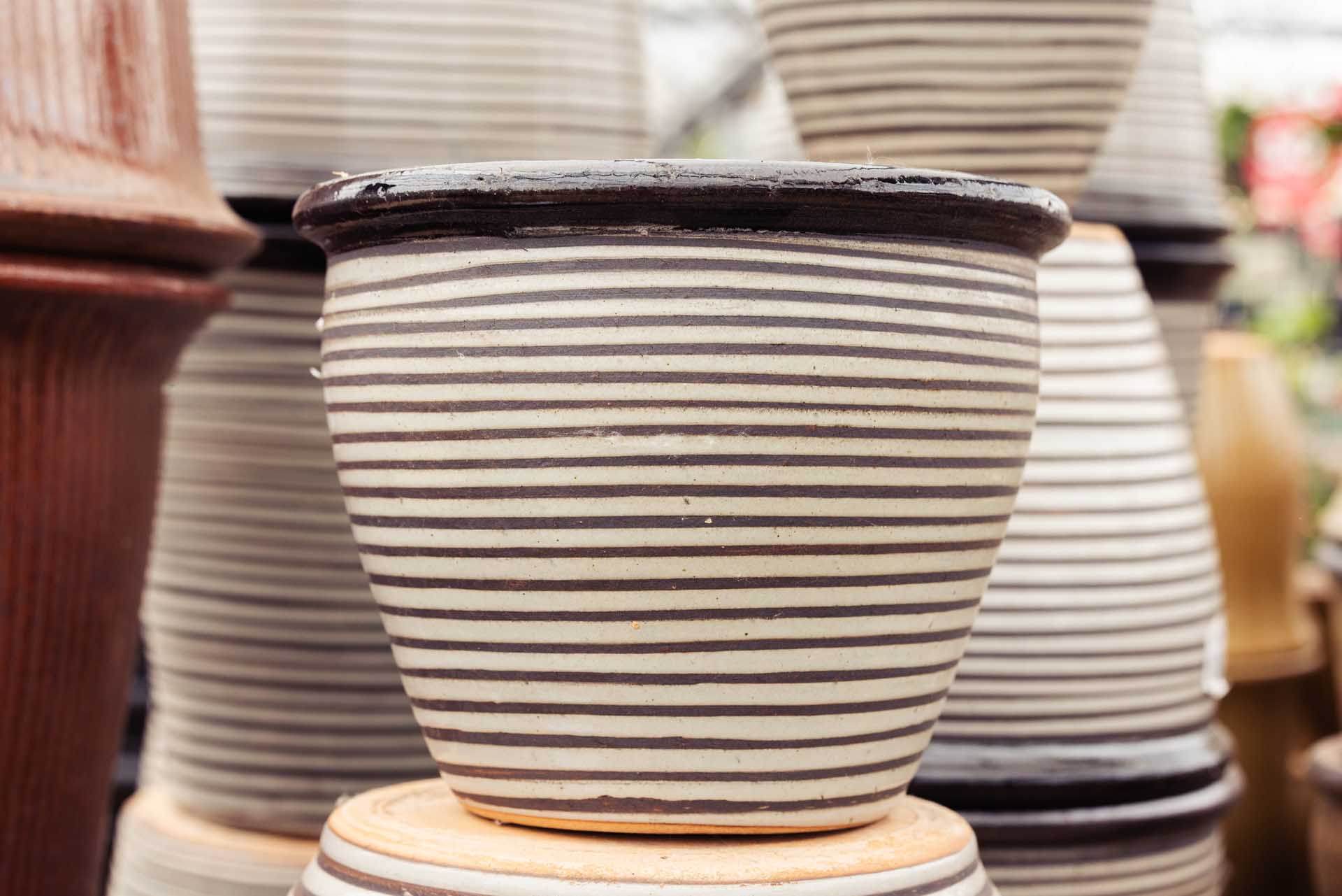 18" Spiral White Straight Sasha Pot