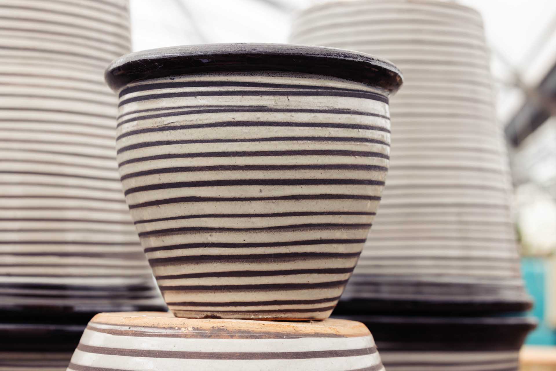 9" Spiral White Straight Sasha Pot